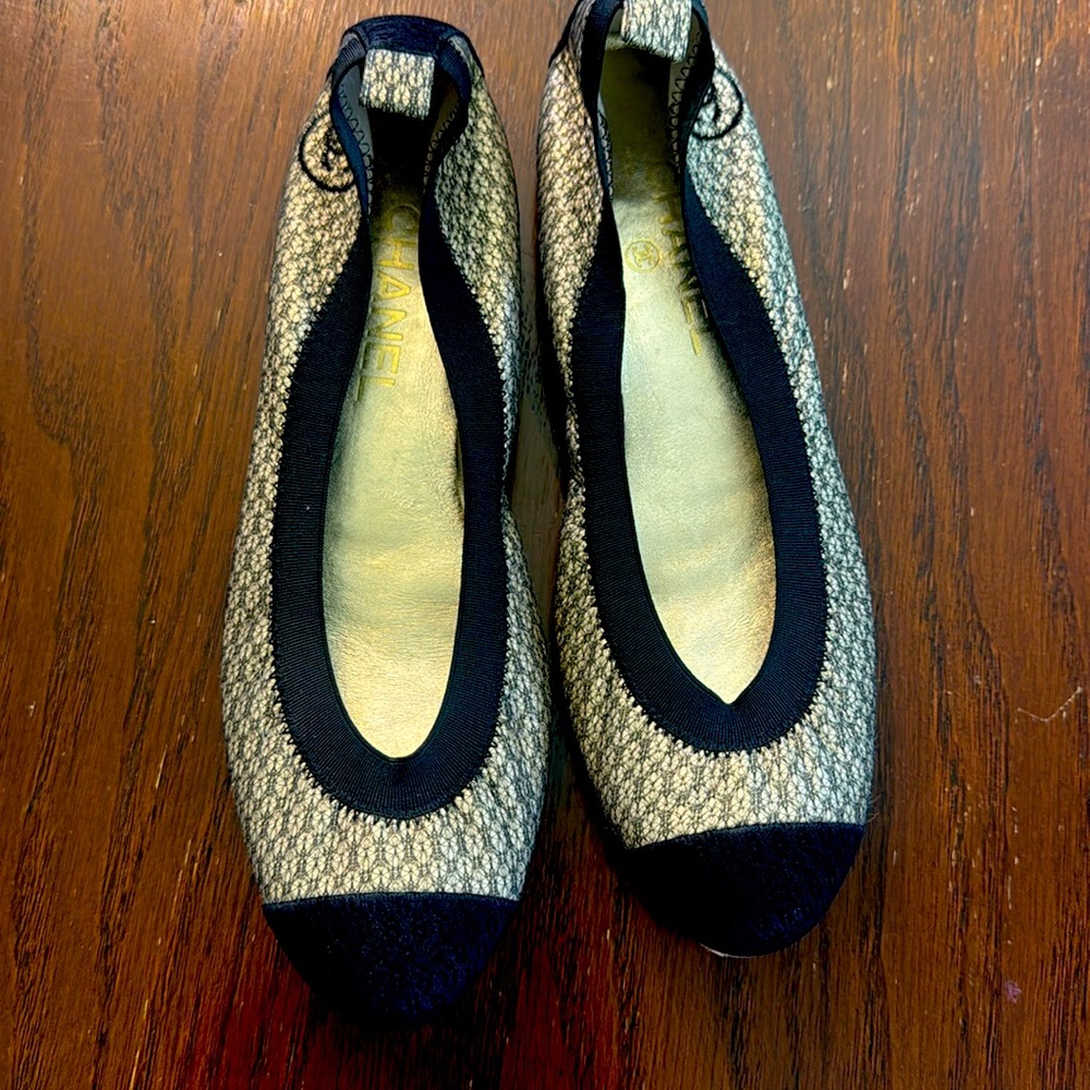 Chanel Cap Toe Flats – Black & Gold Knit – Size 38 (US 7.5–8)